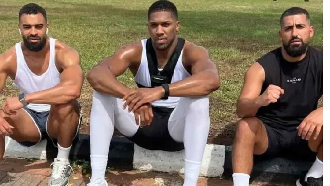 جوشوا وصديقيه