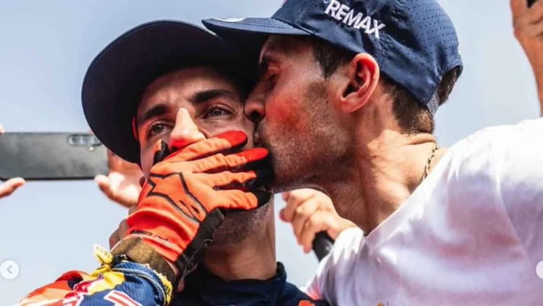 قبلة كيفن للوسيانو بينافيدس