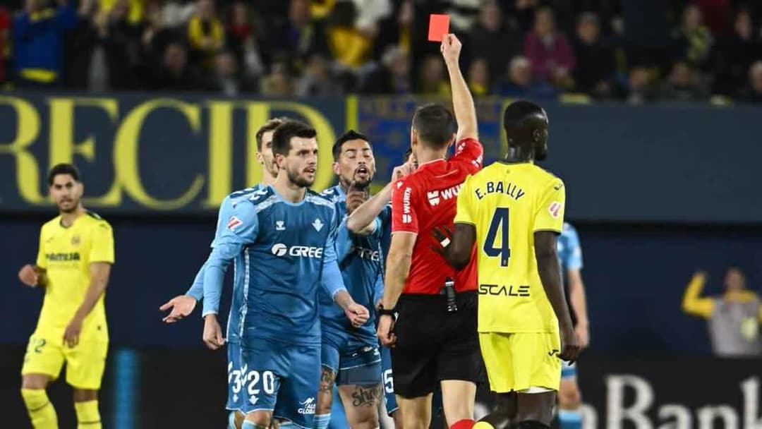 بطاقة حمراء في بيتيس-فياريال