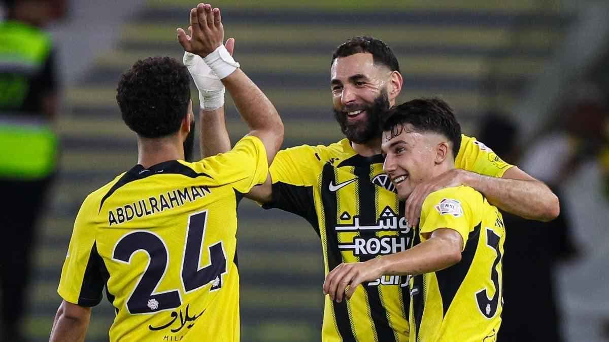 لاعبو الاتحاد يحتفلون وكريم بنزيمة