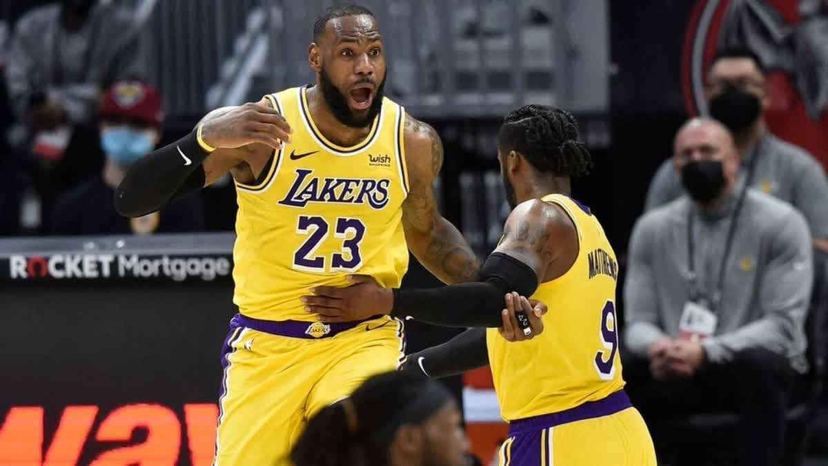 ليبرون جيمس