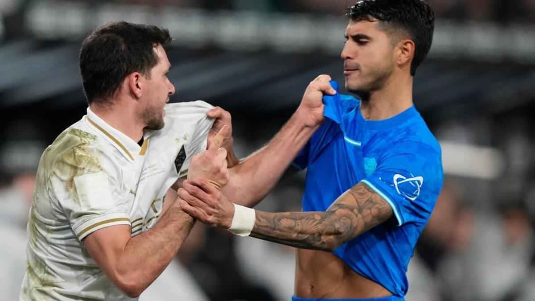 كيفن ستوغر وإكسيكيل بالاسيوس