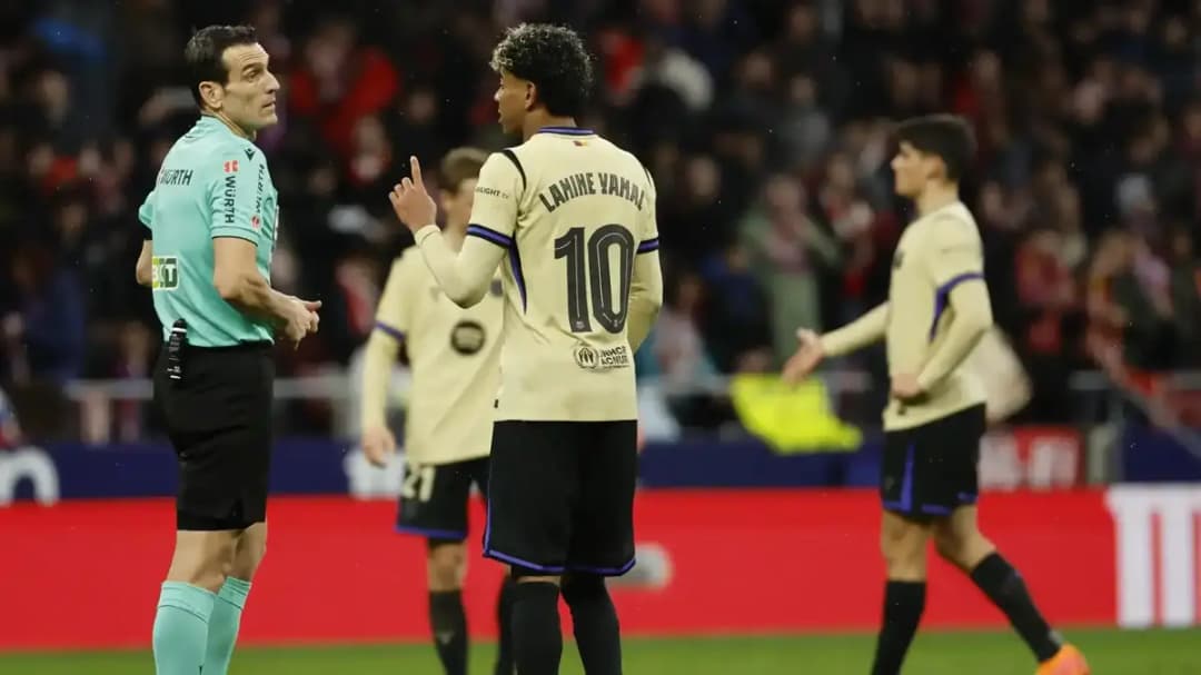 لاعبو برشلونة و مارتينيز مونويرا