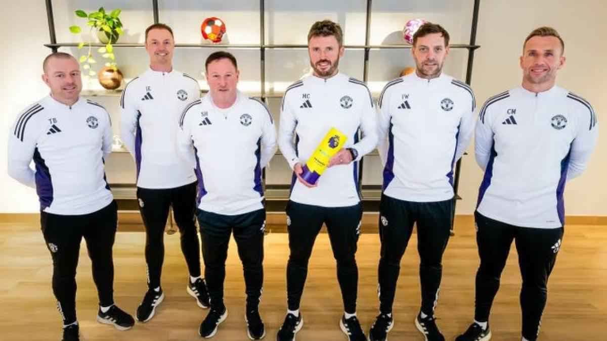 مايكل كاريك وطاقمه