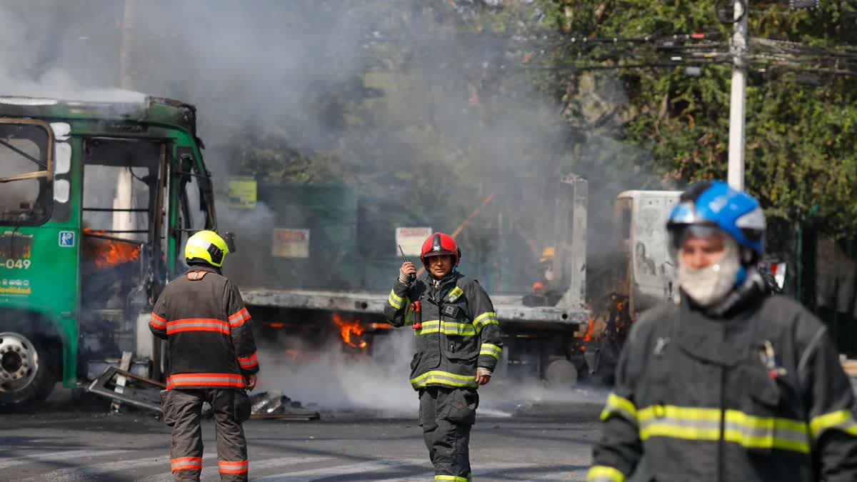 مركبة مشتعلة في غوادالاخارا.