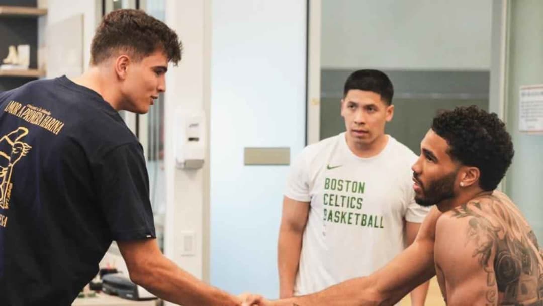 هوجو غونزاليس، و جيسون تاتوم