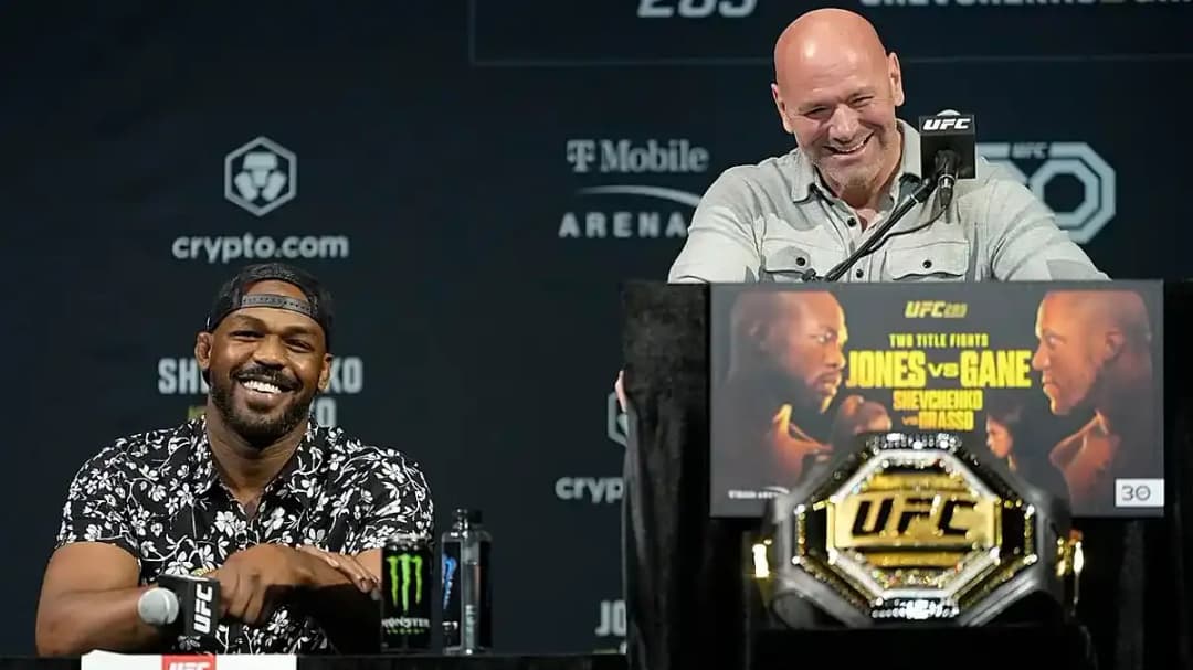 جون جونز ودانا وايت