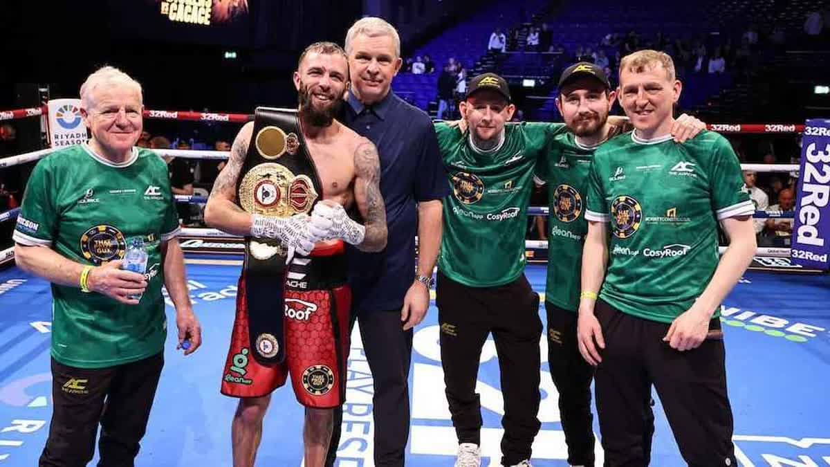 كاكاس وفريقه