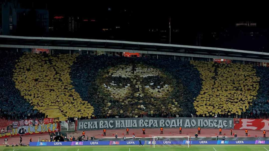 ريد ستار تيفو في المباراة ضد ليل