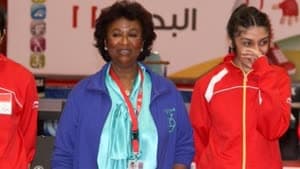 كلثم ومريم يهديان ذهبية زوجي الطاولة