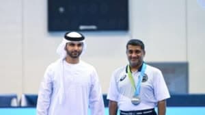 منصور بن محمد يتوج الإمبراطور