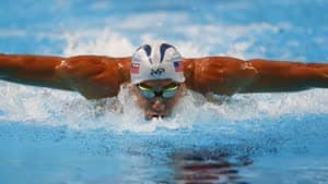 فيلبس إلى نصف نهائي 200 متر فراشة