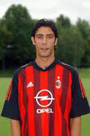 ميلان يجدد عقد روي كوستا