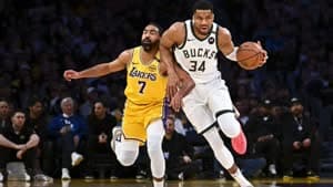 أنتيتوكومبو يتألق في فوز باكس على ليكرز