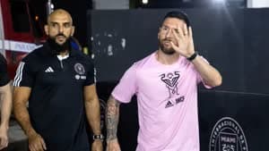 ميسي وحارسه 