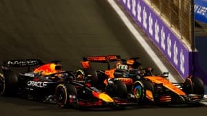 سيارتا فيرستابن وبياستري عند المنعطف