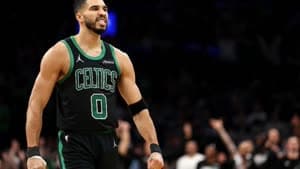 جايسون تاتوم هو نجم الدوري الاميركي للمحترفين ست مرات