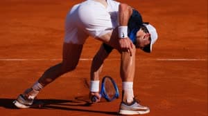 درابر يحطم مضربه