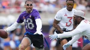 كرة القدم الامريكية بالعلم