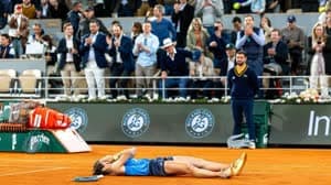 بواسون أصغر لاعبة فرنسية تصل إلى نصف النهائي في بطولة فردي السيدات في بطولة جراند سلام منذ أن وصلت أميلي موريسمو إلى نفس المرحلة في ويمبلدون عام 1999.