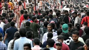 انتظر الآلاف من المشجعين خارج ملعب تشيناسوامي لتحية الفريق الفائز