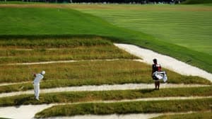 يعد المخبأ مقاعد الكنيسة الموجود بين الحفرتين الثالثة والرابعة أحد أشهر المخابئ في لعبة الجولف