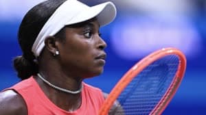 رحبت سلون ستيفنز بالقاعدة الجديدة