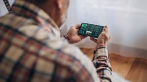 المقامرة وإساءة استخدام وسائل التواصل الاجتماعي ضد النساء في الرياضة.. ما الذي يحدث؟