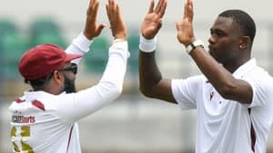 حصل جايدن سيلز على خمسة ويكيتات