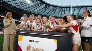 إنجلترا تتغلب على كندا لتفوز بكأس العالم للسيدات بالرجبي