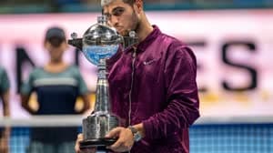 الكاراز يفوز ببطولة اليابان