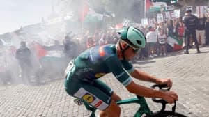 تم دفع بعض الدراجين من دراجاتهم في مدريد