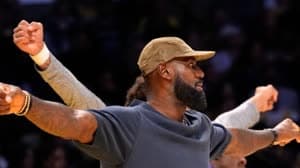 ليبرون جيمس