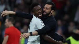 فينيسيوس جونيور يحتفل مع أربيلوا