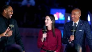 كايتلين كلارك مع كارميلو أنتوني وريجي ميلر