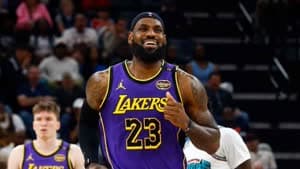 ليبرون جيمس