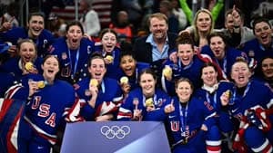 الولايات المتحدة تحرز ذهبية هوكي الجليد