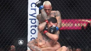 تشارلز أوليفيرا ضد ماكس هولواي