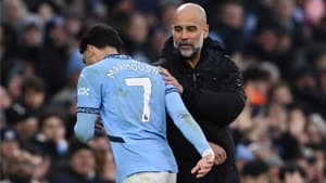 بيب غوارديولا مع عمر مرموش