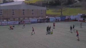 خوسيه غييرمو ألفاريز إستيبان يضرب الحكم