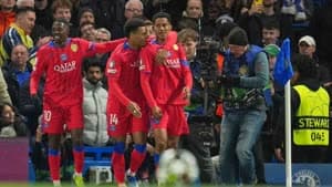 احتفال ديمبيلي وزملاؤه