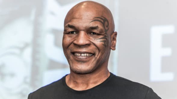 تأجيل مبار استعراضية بين تايسون وجونز