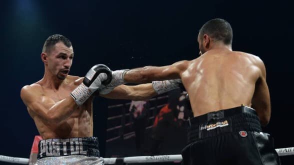 فيروس يؤجل النزال على اللقب