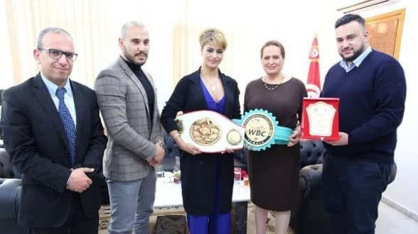 الشارني تكرم البطلة العالمية