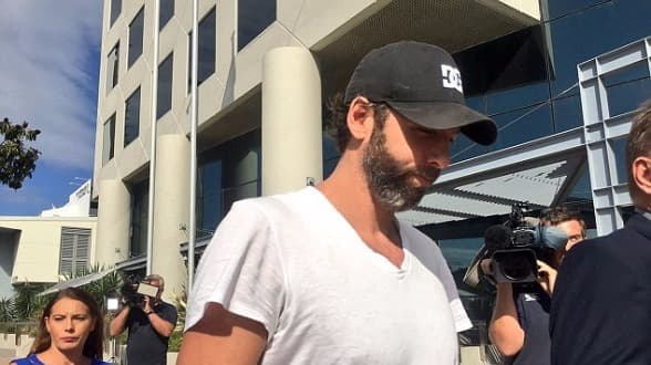 مخاوف لإختفاء هاكيت