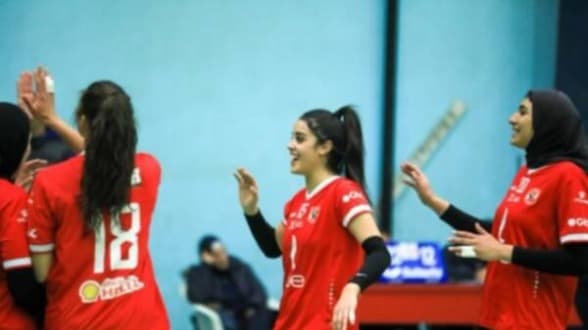 الأهلي يهزم سبورتينج ويقترب من النهائي