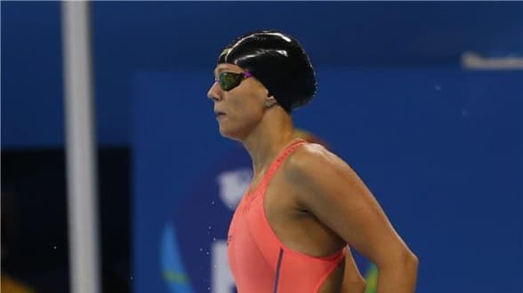 إفيموفا تتأهل لنهائي 100 متر صدر