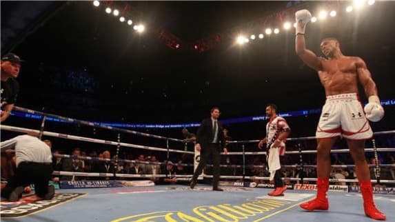 جوشوا يحتفظ بلقب الوزن الثقيل