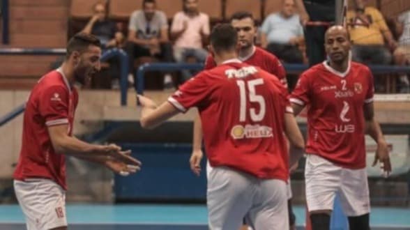 الأهلي يكرم فريق الطائرة