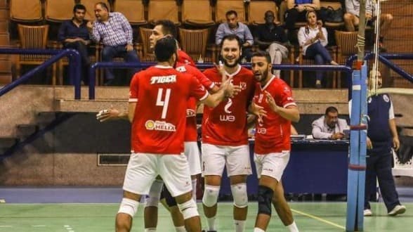 الأهلي يعبر القناة